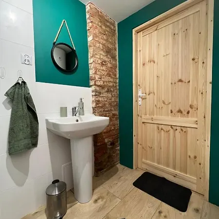 Siedlisko Barycz Kolonia, Dom Caloroczny Na Wylacznosc - 50 M2 6 Osobowy Z 2 Pokojami, Teren 2 Hektary Wsrod Lasow I Lak *