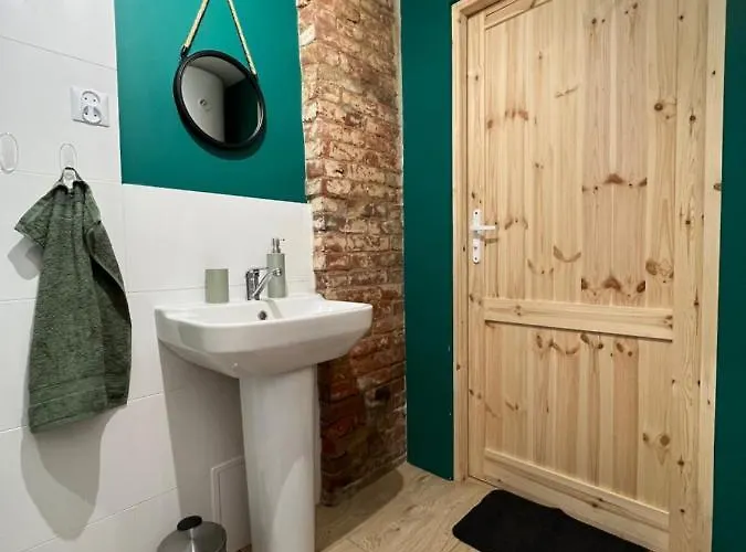 Siedlisko Barycz Kolonia, Dom Caloroczny Na Wylacznosc - 50 M2 6 Osobowy Z 2 Pokojami, Teren 2 Hektary Wsrod Lasow I Lak *