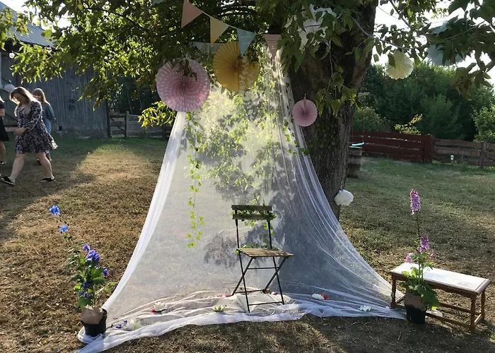 Siedlisko Barycz Kolonia, Dom Caloroczny Na Wylacznosc - 50 M2 6 Osobowy Z 2 Pokojami, Teren 2 Hektary Wsrod Lasow I Lak Zwolen (Zwolen)