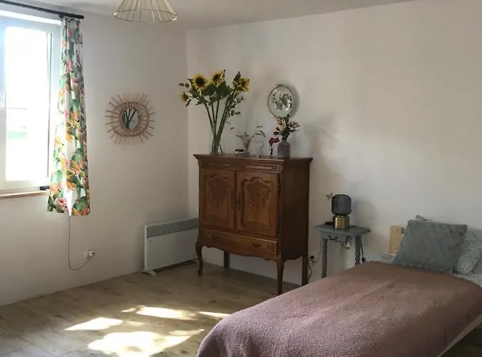 Siedlisko Barycz Kolonia, Dom Caloroczny Na Wylacznosc - 50 M2 6 Osobowy Z 2 Pokojami, Teren 2 Hektary Wsrod Lasow I Lak דירה